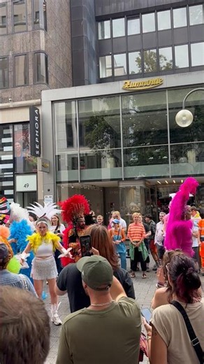 🌈 Gute Laune beim Christopher Street Day – Straßenumzug in Köln 🎉🏳️‍🌈