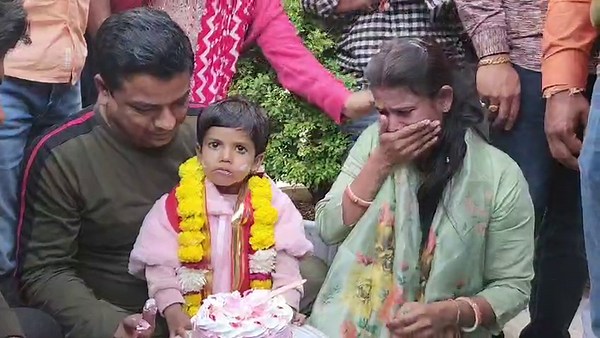 Indore News: 3 साल की अनिका की जिंदगी दांव पर! अमेरिका से आएगी 9 करोड़ के इंजेक्शन, शुरू हुई देशभर में मदद की मुहिम, जानिए पूरी कहानी