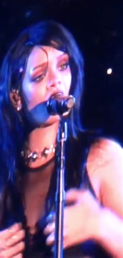 Rihanna Live Performance Highlights from The Monster Tour