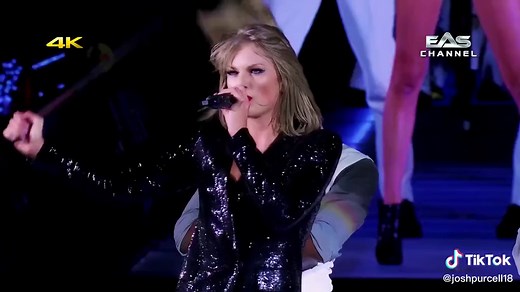7 years ago today, taylor swift performing “blank space” while harmonizing with herself and created the iconic SYDNEY loop. november 28, 2015 #1989tour #1989album #1989taylorswift #blankspace #blankspacetaylorswift