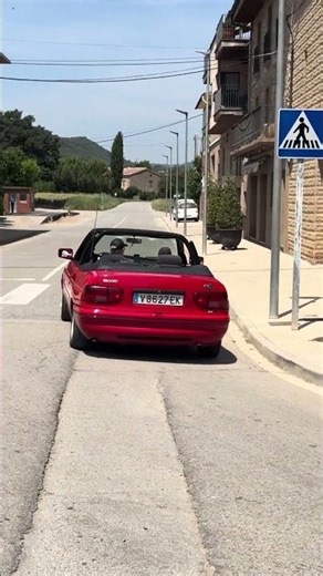 🔥 El Ford Escort Cabriolet que nació para disfrutar del sol 😎☀️
