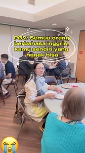 BAHASA INGGRIS adalah mapel yang paling kuben*ci sejak sekolah sampai kuliah. 😂😂 Keringat dingin kayak mau pingsan tiap kali pelajarannya. Siapa sangka malah tinggal di negara berbahasa inggris. Meski ngomong masih ngakngekngok, 90% aku pahamlah mendengar rangorang ngemeng apa. 😆 Kamu, kalau diajak bule ngomong inggris kira2 paham dan nyambung nggak nih? Ada pengalaman lucu apa ngomong bahasa Inggris? #reelsviralfb #kehidupandiamerika #suamibule #fyp #livinginUSA #jangkauan #tinggaldiamerika 