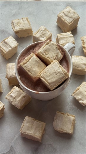 Brittany Xavier on Instagram: "comment “RECIPE” and I’ll send it to your dm. Homemade vanilla marshmallows, gut friendly and no refined sugar 🤍"