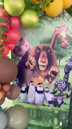 Madagascar Safari themed party for the cutest twins who turned 1 #1 #1stbirthday #twinbirthday #birthday #madagascar #bespokekidsparties #ballito #durbanpartyplanner #durban #durbantiktok