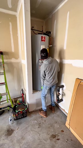 114K views · 282 reactions | Easy water heater removal #plumbing #plumber #plumbinglife #plumberlife #plumbersoftiktok #waterheater #waterheaters #waterheaterreplacement #waterheaterprobs #plumbingrepair #plumbingtok #diy #fyp #foryou #serviceplumber #theconservativeplumber | The C0nservative Plumber | Facebook
