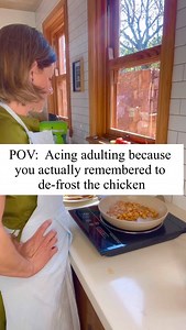 Remembering to defrost the chicken = shimmy shoulder shake ! Turning it into Bang Bang Chicken in 20 minutes = adulting level 1000 unlocked! 💥💥💥 My kids beg for this one on repeat — creamy, a little spicy, tangy, totally addictive. Comment “bang” and I’ll send you the recipe! Guys, honestly though, I didn’t just miraculously remember to de-frost the chicken and then whip it into a 20-minute meal (that never happens 🤣) - Nope, I made myself a 2-week meal plan which is full of recipes just lik