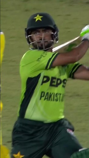 Kuhnemann nearly misses Babar Azam's catch #PAKvAUS #BackTheBoysInGreen #TakraarKaTime M9J1H