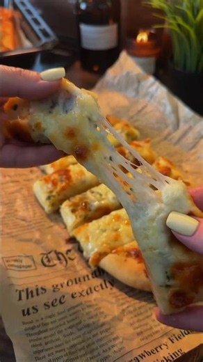 🧄 Cheesy Garlic Bread Recipe | Easy Homemade Bread 🥖