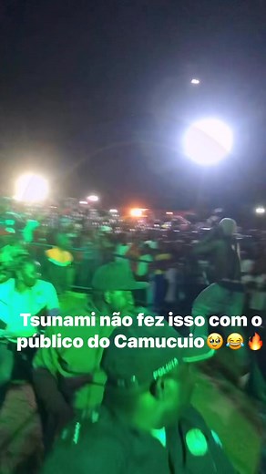 190K views · 12K reactions | Tsunami leva o público presente no encerramento das festividades dos 108 anos de existência do município do Camucuio, província do Namibe, ao delírio após correr para a plateia | Namibe Tudo Passa | Facebook