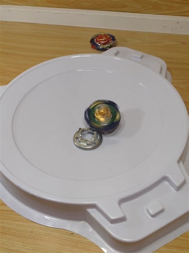 Exciting Beyblade Burst Vanish Fafnir Battle Edit