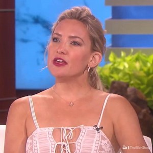 955K views · 3.6K reactions | Kate Hudson cortou relações com Bill Hudson, seu pai biológico, mas ele ainda tenta uma reaproximação. Afinal, o que realmente aconteceu entre os dois? | Icons BR | Facebook