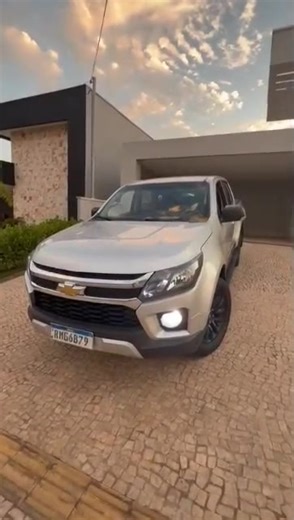 Vendo *GM - Chevrolet/S10 Pick-Up LT 2.8 TDI 4x4 CD Diesel Aut 2021* 📅 ANO 2021 🛞 Pneus: bons ⚙️ Câmbio: Automático ⛽ Combustível: Diesel 💸 IPVA 2025 pago! 🧼 Detalhes: *EXTRA* 💰 Nosso preço: *R$ 152.900,00* —— 🏦 Financia até em 60X —— ✅ Sem leilão ✅ Sem sinistro ✅ Total procedência Whatsapp 64999916786 | Joao Batista Ferreira