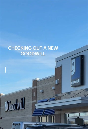 thrifting in the west chicago suburbs mightttt just be the best @Goodwill Industries Intl. @lululemon @UGG® @Owala @kate spade new york #thrifttok #thriftwithme #goodwillfinds #chicagothrift #secondhandshop