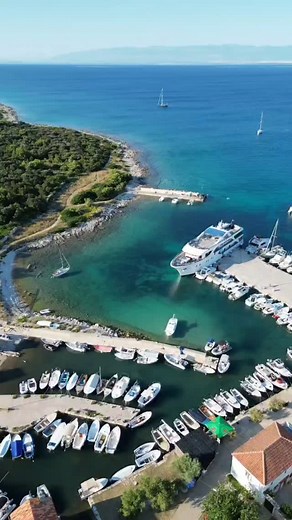 🌿✨ Silba – The Island of Peace and Beauty ✨🌿 Silba, often called the "Island of Captains," is a true gem of the northern Dalmatian archipelago — known for its car-free serenity, crystal-clear waters, and lush Mediterranean landscapes. 🌊🌞 A perfect stop on our routes, where time slows down and nature speaks loudest. 💙 @admiral_aquamarin_split 👌🩵🛟⚓ #SilbaIsland #HiddenGem #IslandHopping #KatarinaLine #CroatiaCruise #AdriaticMagic #EcoParadise #CruiseStop #SeaYouSoon #silba | Katarina Line 