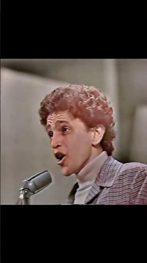 Caetano Veloso - Festival de Música Popular Brasileira de 1967 (video colorizado) "Alegria, Alegria"