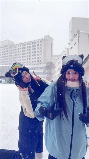 はしもちとスキー旅行きた！！おそろのMLBのねこちゃんビーニーあげて前髪もおそろでほぼ双子です👭#早めの誕プレおめでとう#08 #jk #sjk #スキー旅行