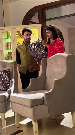 Suraj ke dar se monica ne chhipaya bag ko takiye ke ander #patibrahmachari #dangaltv #monica