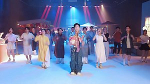 🇻🇳 "NHỊP CHẠM VIỆT NAM" – KHI ANH TÚ VÀ BÙI CÔNG NAM MANG GIAI ĐIỆU TỰ HÀO TỪ NHỮNG ĐIỀU GẦN GŨI NHẤT NAPAS bắt tay cùng Anh Tú và nhạc sĩ Bùi Công Nam mang đến một MV nhẹ nhàng, chân thành khi kể về tình yêu đất nước từ những điều nhỏ bé mỗi ngày: một nhịp chạm thanh toán, một hành động kết nối, một khoảnh khắc sẻ chia. “Máu đỏ da vàng, may mắn khi mình được sống, sinh ra và lớn lên ở đây. Nhìn màu đỏ thắm trong gió đang tung bay Từng nhịp chạm, ta khám phá nước non này…” 🎶 Giai điệu gần gũi