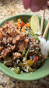 🍜 Making Korean bowls at home is so EASY now thanks to Easy Street. Chicken that's pre-diced, pre-marinated and ready to simmer. Dinner's ready in 7 minutes. 😍 | Easy Street Meals