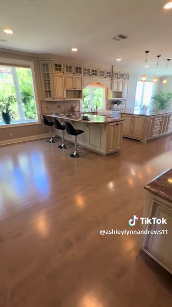 Wondering what $8.8M will get you in Los Angeles? 1.66 acres of flat oceanfront property! Incredible panoramic views of the Pacific from this bluff top escape. Almost 8,000 square feet of luxury with 6 bedrooms, 6.5 baths, an office and 3 separate living areas. Resort style pool & spa…just imagine the gatherings at this one of a kind estate. Offered at $8,800,000. L/ C Audrey Judson, Pacifica Properties Group #palosverdes #southbay #pv #ranchopalosverdes #californiarealestate #lahousehunting #ca