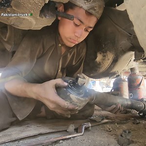 273K views · 4.3K reactions | How Skillful Young guy repair Torque arm Rod Bushing | Repairing Thrust rod bushes | Pakistani truck | Facebook