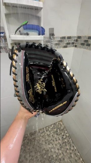 How to break in a catcher’s mitt! - Como amoldar tu guante catcher!