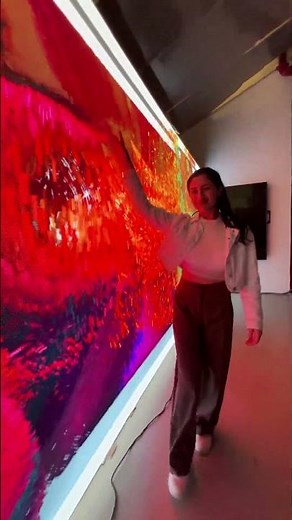 Anamorphic Interactive Particles | 3D Anamorphic Display | 3D Anamorphic Content Dubai