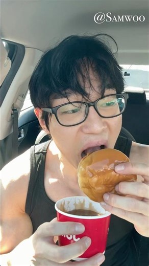 Jollibee chicken 🐔 burger #mukbang