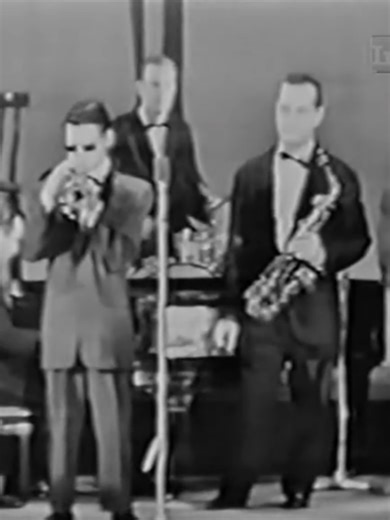 Chet Baker My Funny Valentine Live 1959 Lars Gullin sheet music, Noten, partitura, spartiti, 楽譜, 乐谱 Please, visit us: https://sheetmusiclibrary.website/ Chet Baker - My Funny Valentine (Live in Torino, at the Teatro Alfiari, in 1959) wirh Lars Gullin, saxophone.