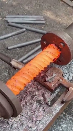 winding or twisting medium-sized iron using an automatic twisting machine.