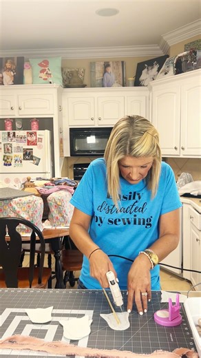 Ghost Wand step by step sewing tutorial for beginners Templates available at www.hometownquiltcompany.com #sewing #tamijones #beginnersewing #diy #crafty https://hometownquiltcompany.com/my-favorite-things WalMart https://walmrt.us/3A8Dkca Amazon https://urlgeni.us/amazon/V2FXZj | Tami Jones • Hometown Quilt Company, LLC