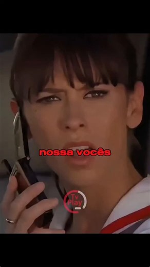 Tv Play on Instagram: "Ela viu um fantasma de um menino... Série 🎥: ghost wisperer Temporada 1/ episódio IMDb: 6,5/10 Onde encontrar: Link na bio Sinopse: Uma jovem consegue se comunicar com espíritos terrenos que procuram sua ajuda. Ela usa seu dom para receber mensagens e informações importantes e transmiti-las às pessoas."