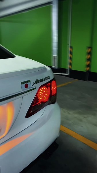 Toyota Crown Athlete: Unmatched Japanese Performance