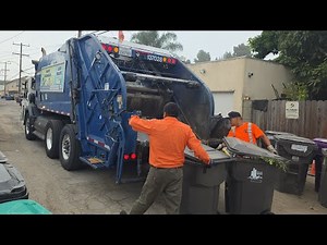 City of Long Beach: Fast CCC New Way Rear Loader Garbage Truck Packing Through Apartment Garbage!!!