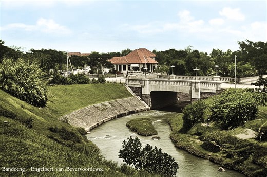 Bintoro Hoepoedio Tempo Doeloe on Instagram: "Jl Engelbert van Bevervoorde, Bandung, Jawa Barat, sekitar tahun 1930 Engelbert van Bevervoordeweg Bandoeng West Java, ca 1930"