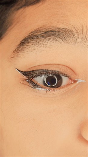 Creative eyeliner idea 💡#makeup #eyeliner #eyemakeup #shorts #ideas