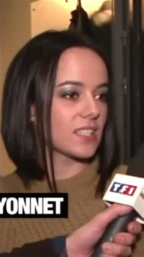 Alizee - Shorts Beatifull Moment Interview