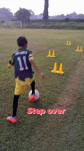 2K reactions · 14 comments | Step over soccer drills #training #soccer #skills #reel #fbpro #football #fyp | Seto Bowo | Facebook