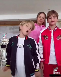 Los hijos de @shakira #milan y #sasha aceptaron el reto de @jbalvin | HolaColombia