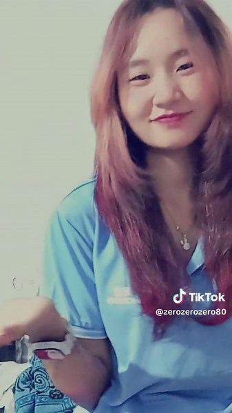 ပြုံးစိစိနဲ့ကြည့်ခြင်း - TikTok Audition