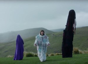 Aldous Harding: guarda il video di “Zoo Eyes”