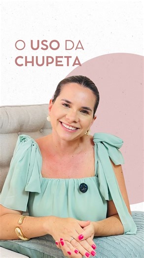 Sarah Sumaia - Amamentação - Influenciadora on Instagram: "Nesse vídeo, a diferença é clara: 👉 quando o bebê não usa chupeta, a quantidade de leite que ele mama é bem maior. E antes de qualquer polêmica: cada caso é único. Sim, a chupeta pode trazer alguns benefícios pontuais, como acalmar o choro. Mas o que muita gente não vê são as consequências e, em muitos casos, elas não compensam esse “alívio momentâneo”. Sucção confusa, menor ingestão de leite, impacto na amamentação… Tudo isso precisa s