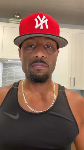 Yes, I believe in OMAD (one meal a day)… but not for muscle building. If you’re chasing curves, OMAD hours of cardio is a fast way to look smaller without looking tighter. 👉 Want to lose 20 pounds in a month and KEEP your curves? Here’s what NOT to do: – One meal a day – A gallon of water – 3 miles every morning – 30 minutes of stair climber at night – Protein powder only “when you remember” Sure, the scale drops fast… but you lose muscle, drain your energy, and your curves go with it. Why this