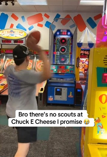 The drop step 😭 (via @Ⓜ️A R C @Wesley Carrier)