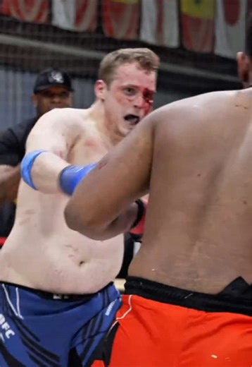 Dieses Fight-Video geht zu weit… 😳 Beide schlagen sich komplett blutig!