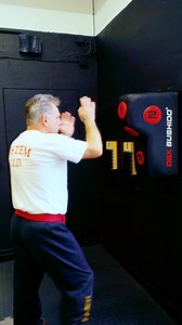 56K views · 334 reactions | Trening łokci  to klucz do skutecznej samoobrony  Precyzja, siła i szybkość to podstawa!  #ElbowPower #Samoobrona | Zbigniew Syc - Martial Arts | Facebook