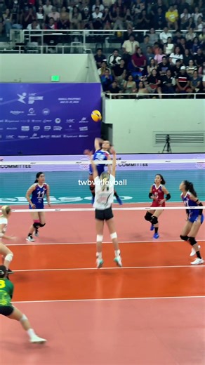 Sisi Rondina's Amazing Volleyball Skills from the Back! #fyp #viral #volleyball