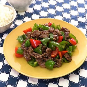 ボリューム満点！ ピーマンと牛肉のオイスター炒めのレシピ動画・作り方 | デリッシュキッチン