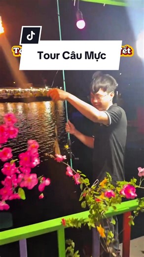 Tối mùng 3 khách có mực thưởng thức tại bè thì còn gì bằng - tour Câu Mực Nha Trang #quynhkhonghanh #nhatrang #dulichnhatrang #caumucnhatrang #tourcaumucnhatrang