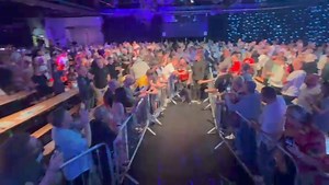 HERE'S JONNY! The Welshman makes his walk to the stage to take on Daryl Gurney🐹 | MDA Events